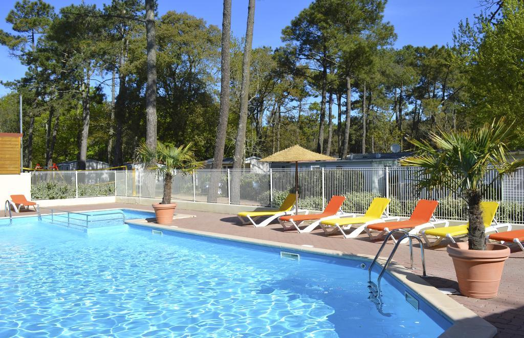 Camping Le Clos Des Pins Longeville-sur-Mer Kültér fotó