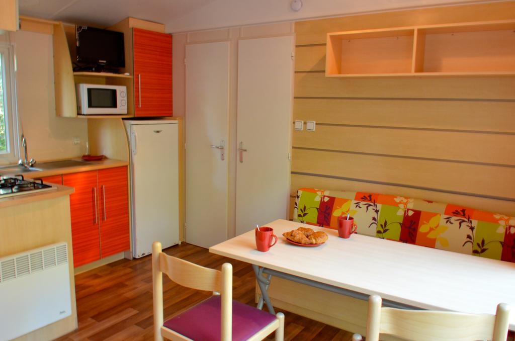 Camping Le Clos Des Pins Longeville-sur-Mer Kültér fotó