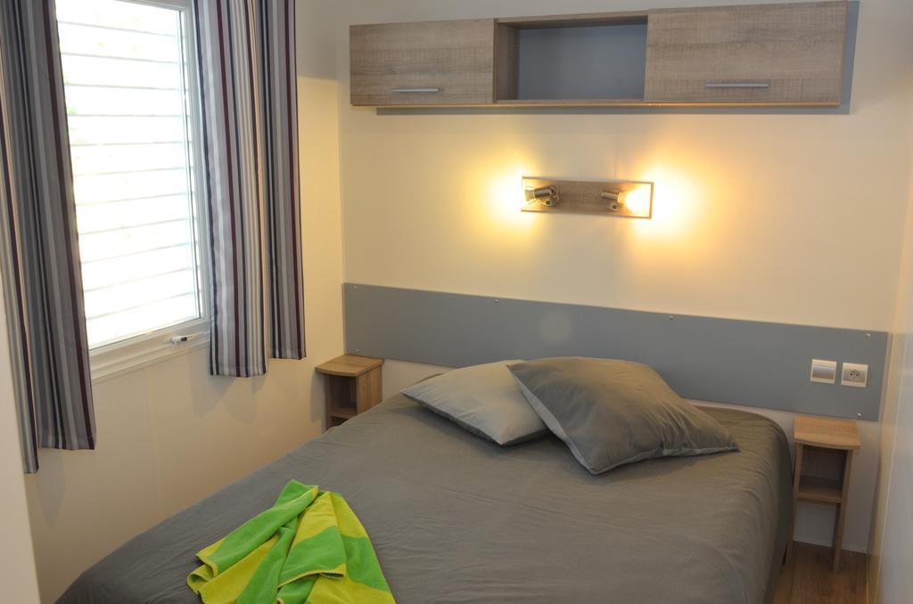 Camping Le Clos Des Pins Longeville-sur-Mer Kültér fotó